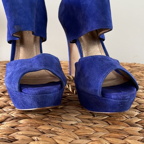 BCBG Suede Peep Toe Pumps (US 8.5) - Picture 5 of 9